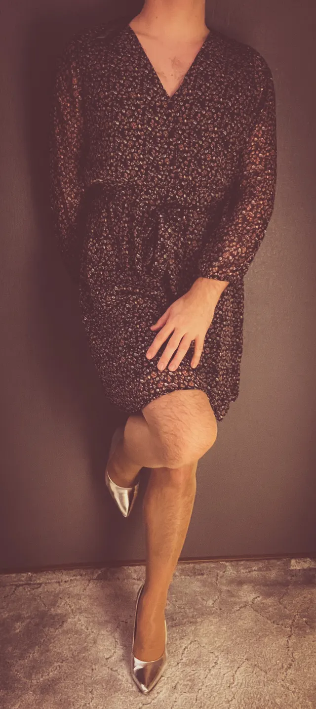 Man wearing a floral spring dress by ONLY