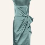Cocktail dress in a striking, eye-catching color