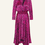 Vividly colored dress with a bold monochrome look